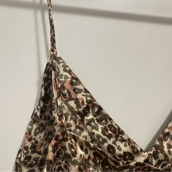 Aritzia Wilfred Silk Leopard Print Camo Tank top Size Small Women’s - Picture 11 of 13